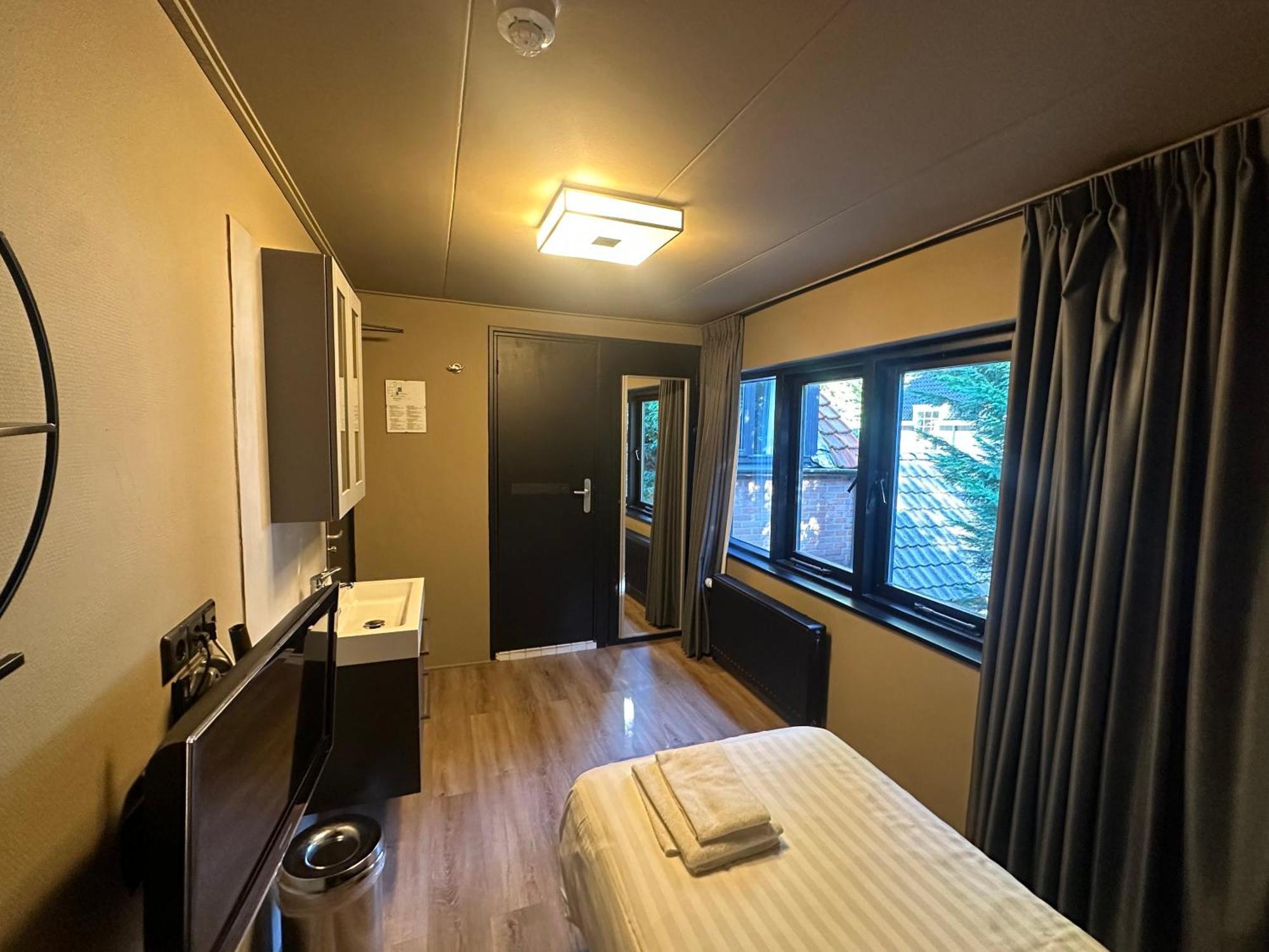 Zee Hotel 3*